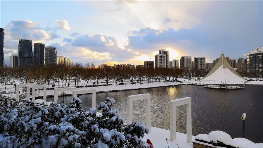 雪后河岸
